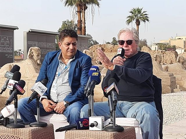 حسين فهمي في ندوته 1