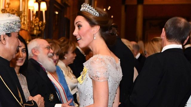 أناقة أميرية بتوقيع بريطاني Kate Middleton X Jenny Packham