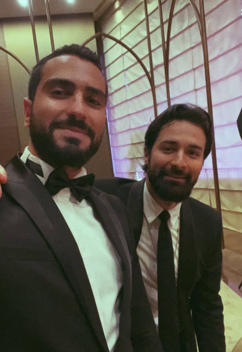 بالفيديو  محمد الشرنوبي يوضح حقيقة خلافه مع أحمد حاتم بسبب فنانة