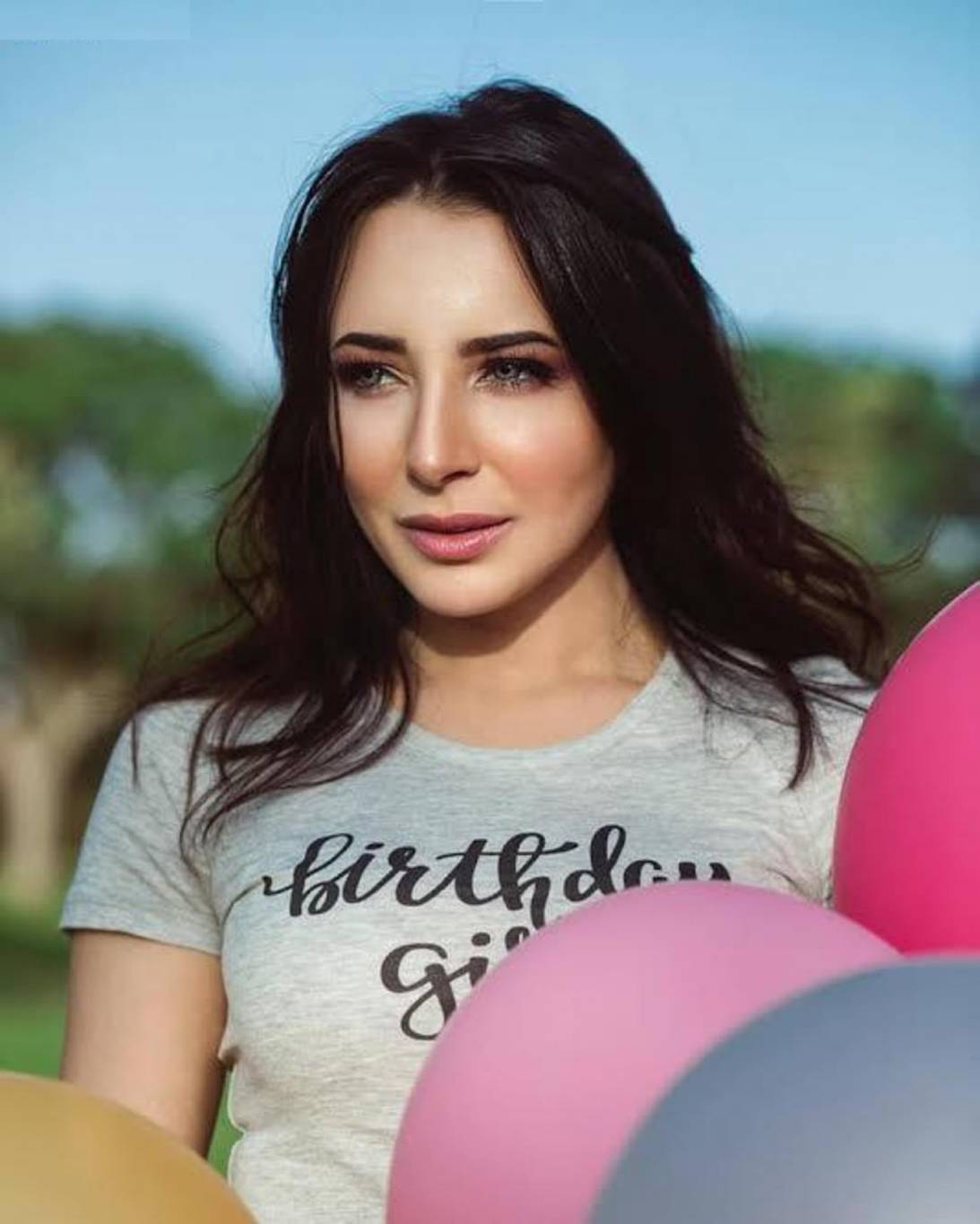 رسالة غامضة من ساندي والجمهور يسأل: مَن تقصد؟