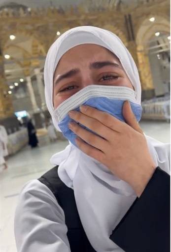 مايان السيد تبكي في الحرم