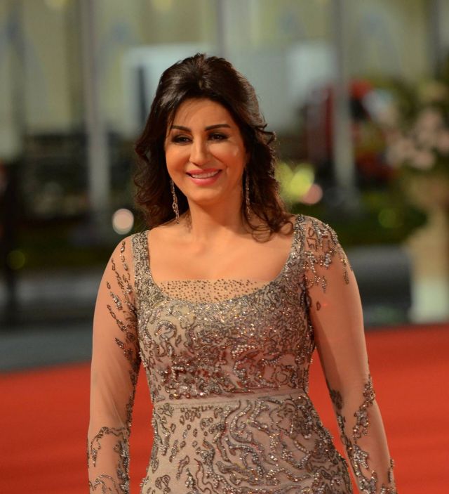 بالفيديو - وفاء عامر تعلن عن إصابتها في ركبتها وتطلب الدعاء