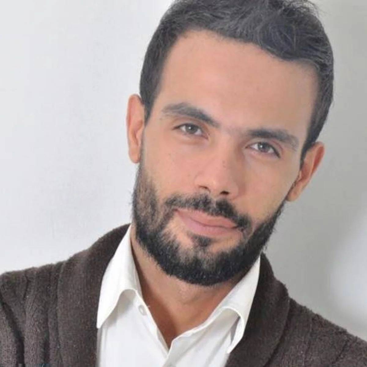 فنان شاب يعلن اعتزاله الفن: 