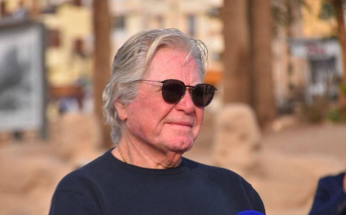 حسين فهمي ينضم إلى اللجنة العليا لـ