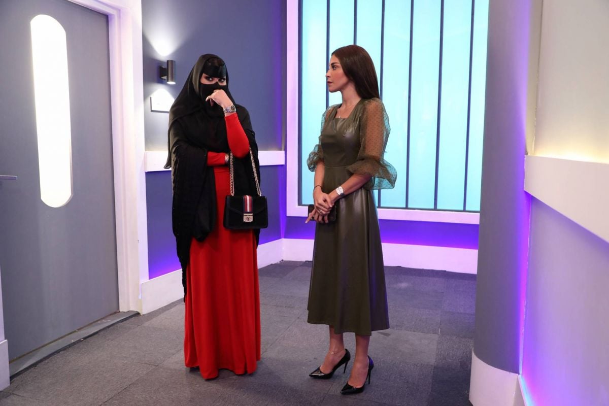 يوميات متجدّدة وأحداث طريفة يمرّ بها موظفو القناة بعد تعيين مدير جديد في الكوميديا الاجتماعية 