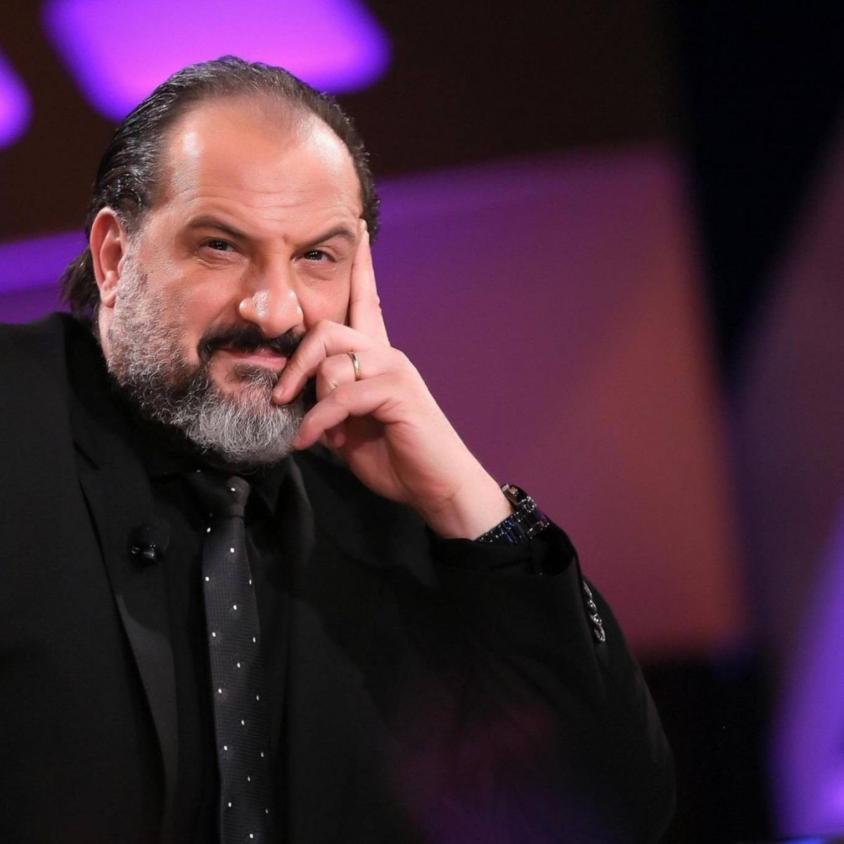 خالد الصاوي يكشف إصابته بالتهاب في الأحبال الصوتية