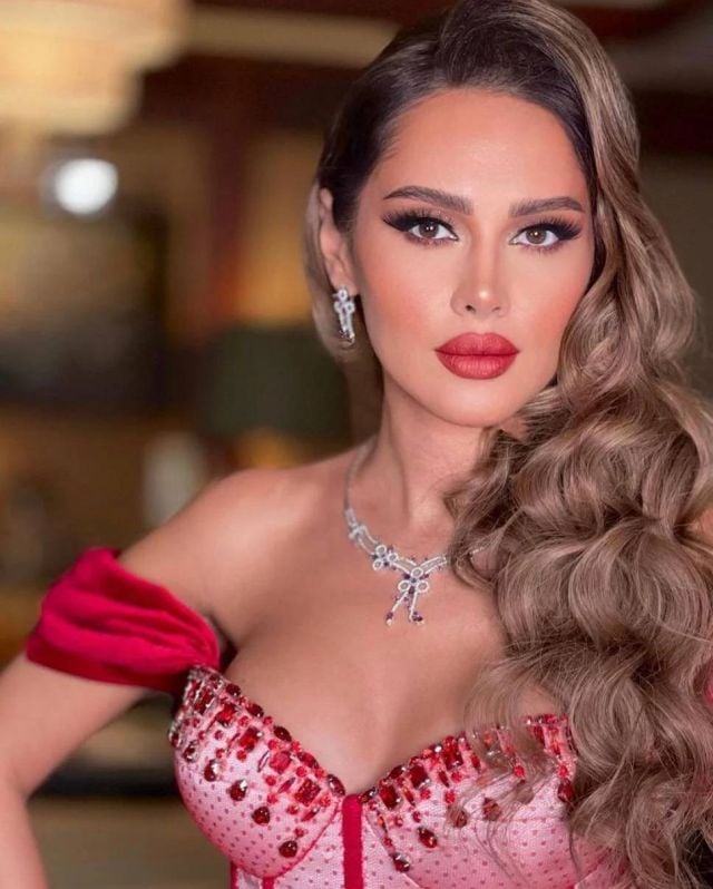 بالفيديو - رقصة ياسمين رئيس تشعل حفل زفاف شام الذهبي وانتقادات لإطلالتها