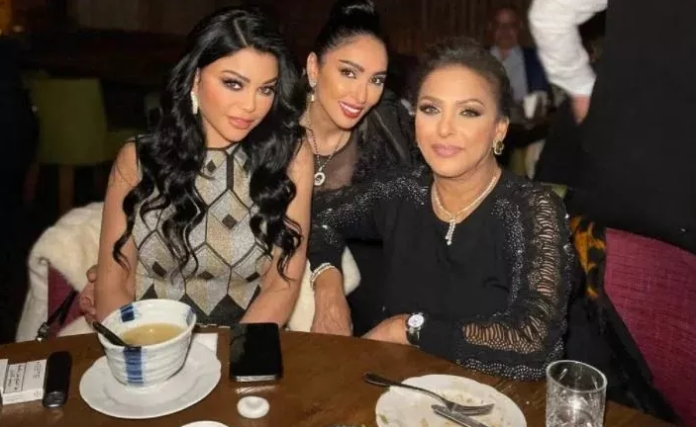 والدة هيفاء وهبي تسحر المتابعين بجمالها