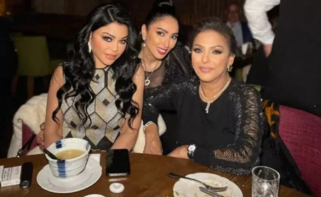 والدة هيفاء وهبي تسحر المتابعين بجمالها