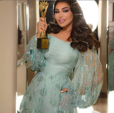 بالفيديو - أحلام تأسر القلوب على مسرح 