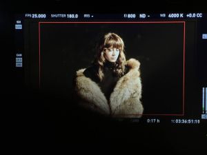 بالفيديو - عزيزة تُطلق "مرّة كمان"