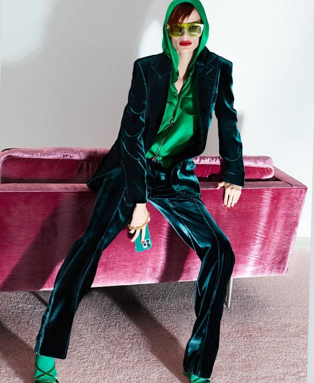 توم فورد يقدم 30 إطلالة مميّزة من البدلات النسائية