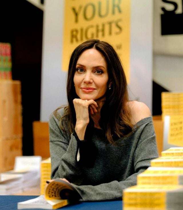 تسريب جواز سفر أنجلينا جولي يُحدث ضجة... وهي تردّ بفيديو مؤثر