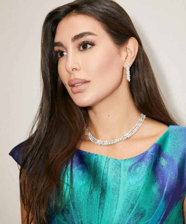 بالصور - تألّقي بفستان ياسمين صبري البسيط... إليكم سعره