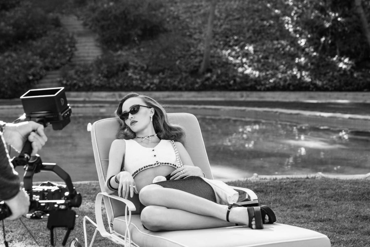 ليلي روز ديب ومارغريت كوالي وويتني بيك: وجوه الحملة الإعلانية لحقيبة CHANEL 22