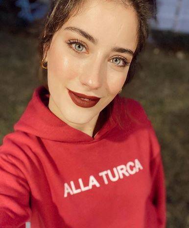 بالصور - هازال كايا تثير الجدل بصيحة موضة غريبة... هل تجرأين على تجربتها؟