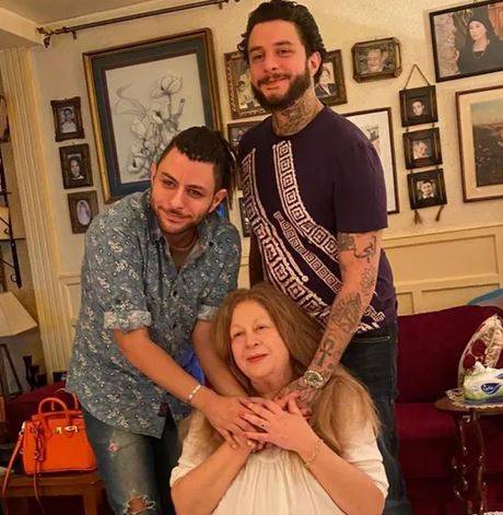 في يوم الأم... أحمد الفيشاوي يطلب هذا الشيء من والدته!