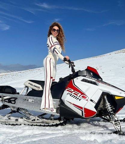 بالفيديو - ميريام فارس ترقص خليجي بفستان فخم