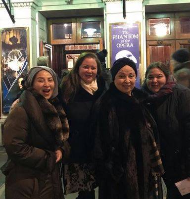 ظهور خاص للشقيقتين نورا وبوسي بعد غياب طويل... هل تغيّرتا؟