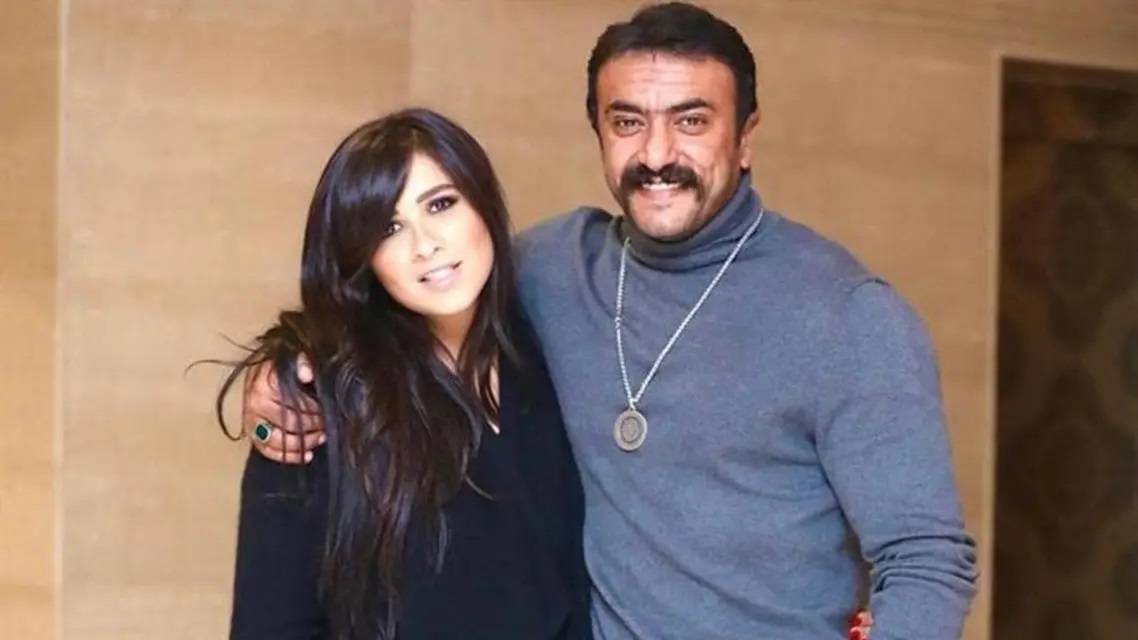 بالفيديو - أحمد العوضي يشوّق الجمهور حول خوض زوجته ياسمين عبد العزيز السباق الرمضاني