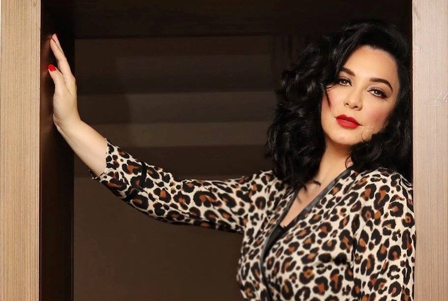 بالفيديو - سلاف فواخرجي تفجّر صدمة: ممرضة تسببت بوفاة والدي