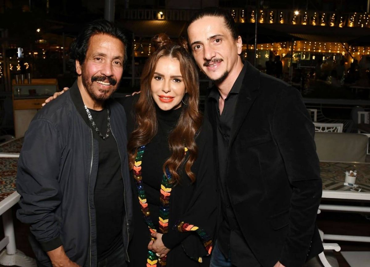 بالصور - دنيا عبدالعزيز تقيم حفل إفطار لنجوم مسرحية 