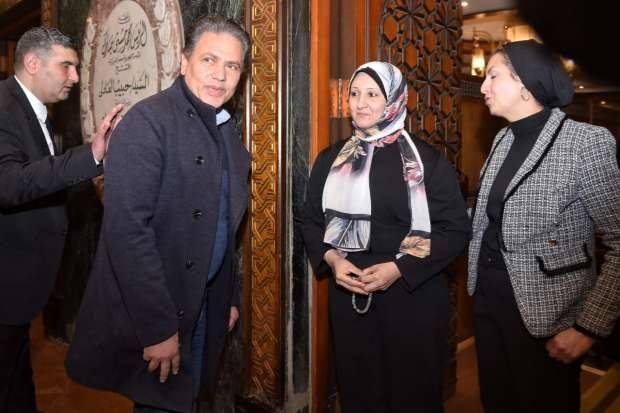 محمد رياض يقدم العزاء في الراحل أحمد حلاوة