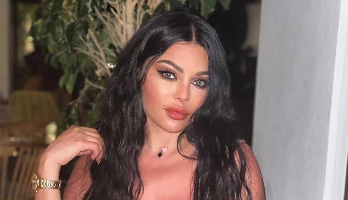 هيفاء وهبي تنشر مجموعة صورة نادرة لوالدتها... مَن الأجمل؟