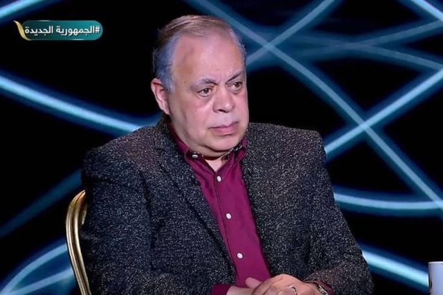 بالفيديو - أشرف زكي يتحدث عن أزمة صحيه عرضته للموت... وهذا ما فعله أحمد عز والسقا معه