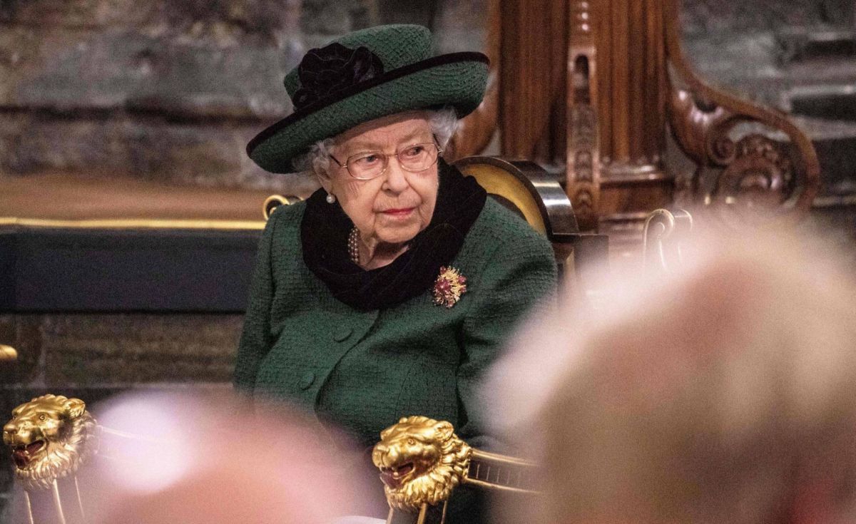 الملكة إليزابيث تتذكّر زوجها برسالة مؤثرة وتغيب مجدّداً عن حفل مهم!