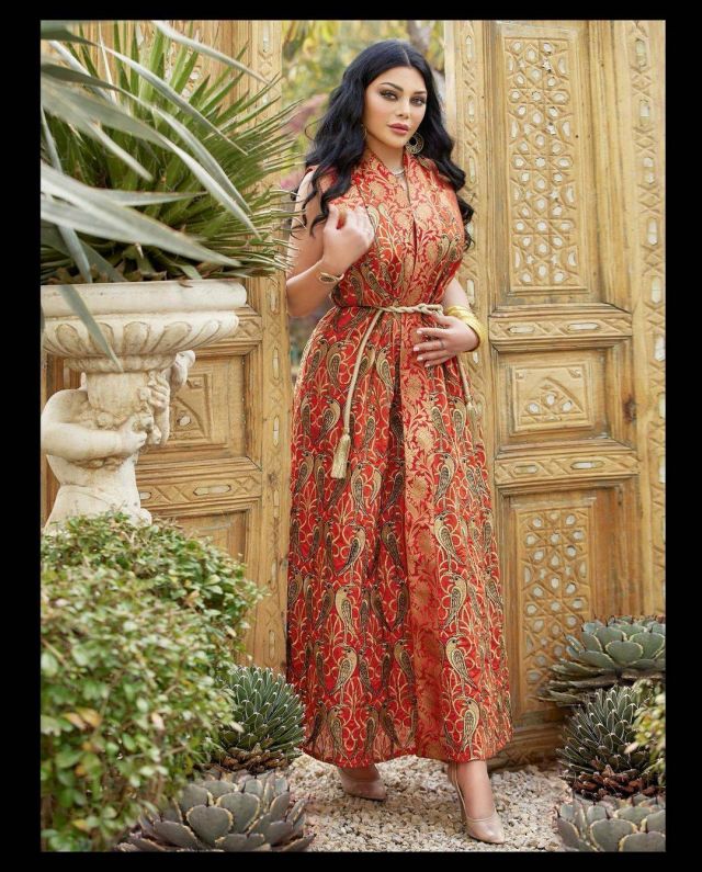 إليكِ سعر حذاء ​هيفاء وهبي الشفّاف