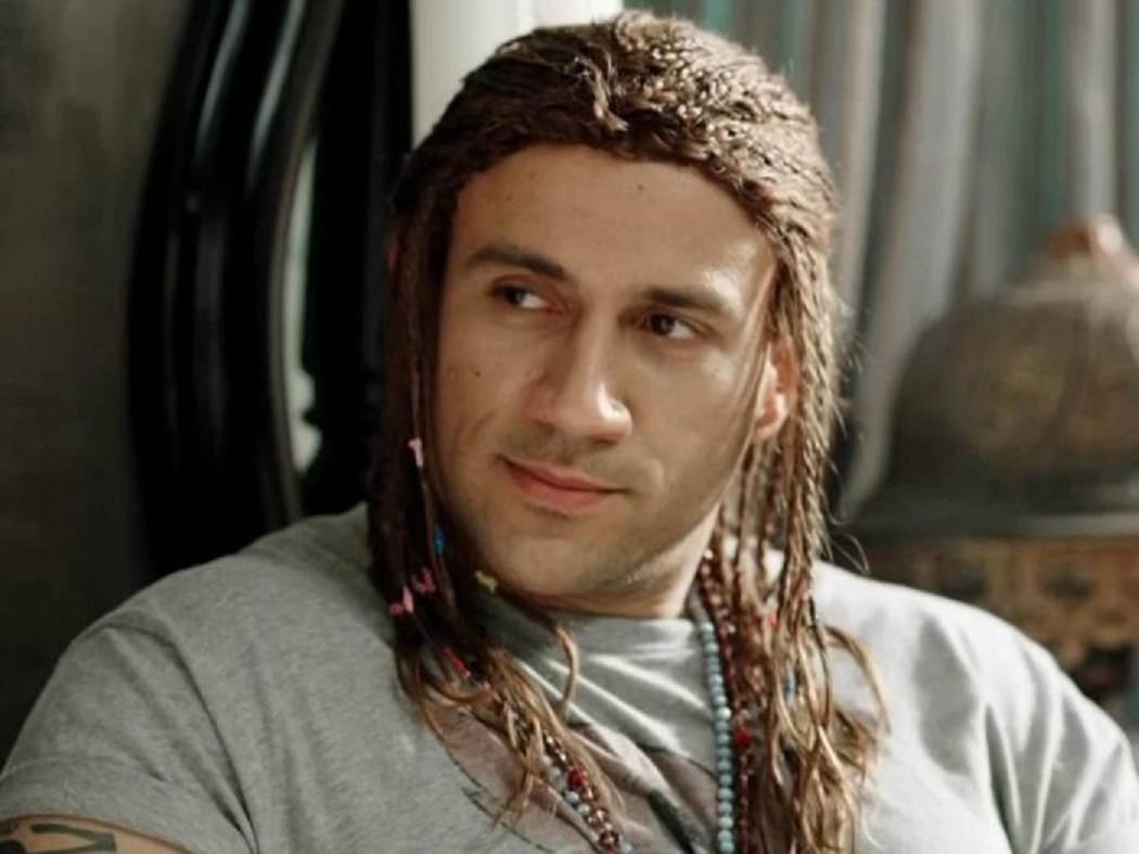 بعد هجوم نشطاء السوشيال ميديا... يوتيوبر يدافع عن أحمد مكي