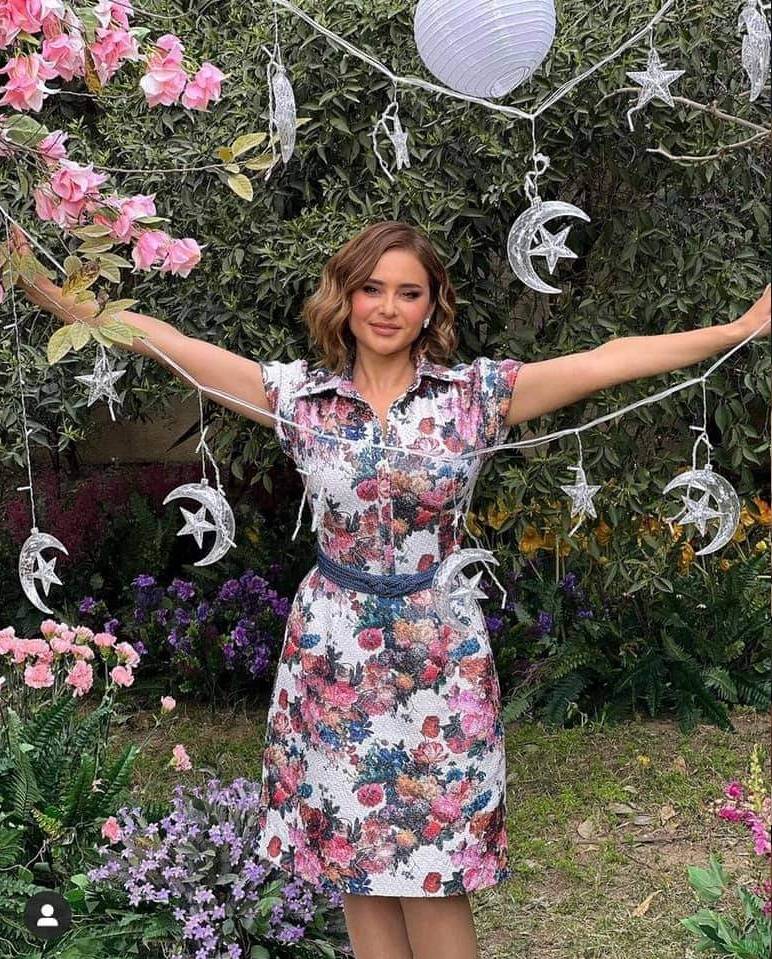 نيللي كريم تردّ على متابع تمنّى لها الموت