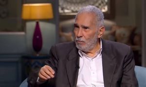 نجل عبدالرحمن أبو زهرة يكشف تطورات حالة والده الصحية: بدأ يستعيد وعيه