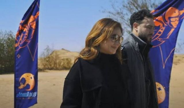 بالفيديو - نيللي كريم تكشف إحساسها خلال هبوط شقيق زوجها من الطائرة بالمظلة