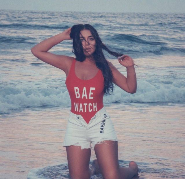 بالصور - هيا مرعشلي بثياب الصلاة