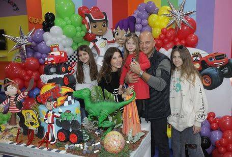 بالصور - بنات نانسي عجرم يصدمن الجميع بتغيّر ملامحهن