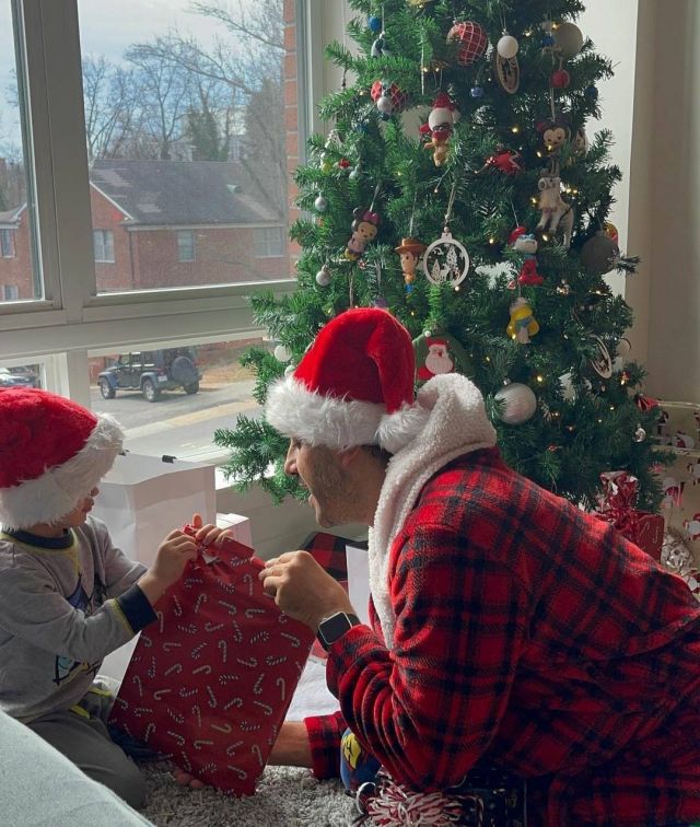 بالفيديو - إبن قصي خولي يغني له بيوم ميلاده.. وردّ فعله مؤثر