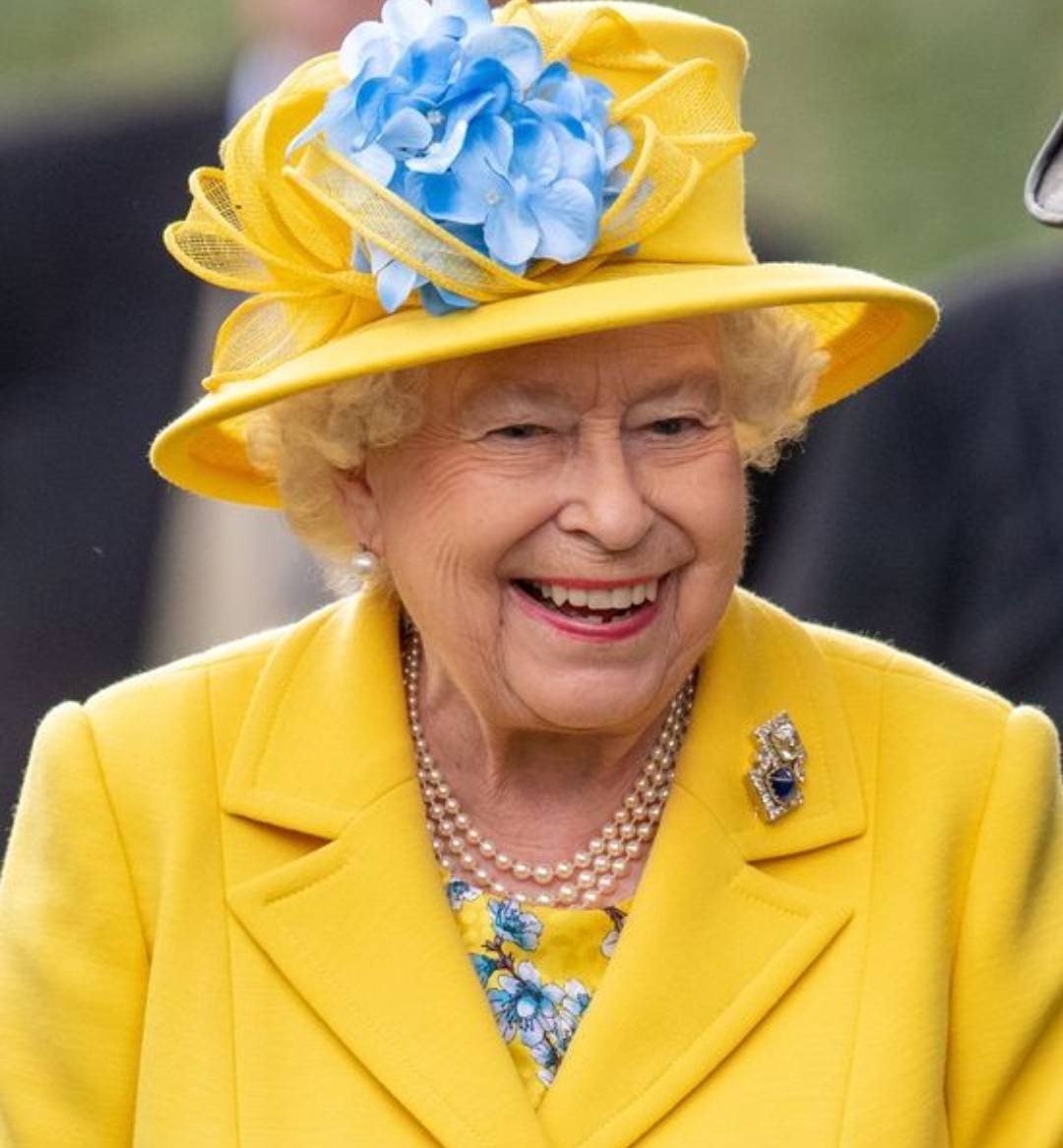 بالفيديو - إليكم أغرب قراراتٍ للملكة إليزابيث