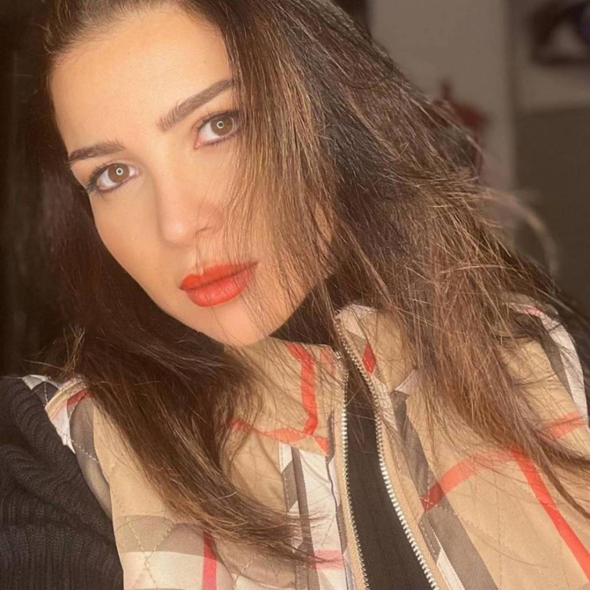 مي عز الدين تردّ بفيديو على خبر ارتباطها بأحمد أبو هشيمة