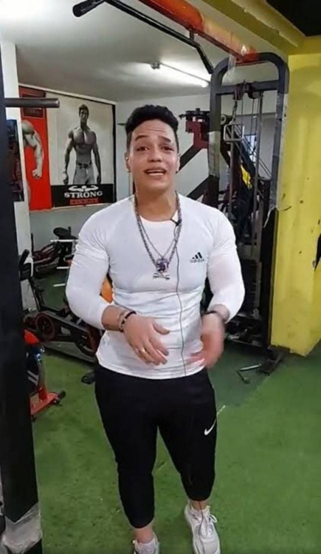 بالفيديو - مدرّبة كمال أجسام للرجال تثير الجدل على مواقع التواصل لهذا السبب