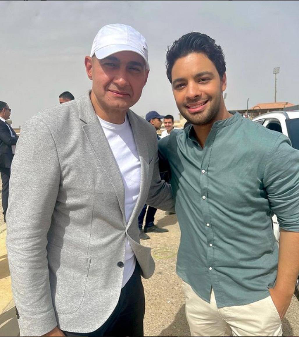 بالفيديو - نجوم الفن في رحلة معاً وأحمد جمال يعلّق...