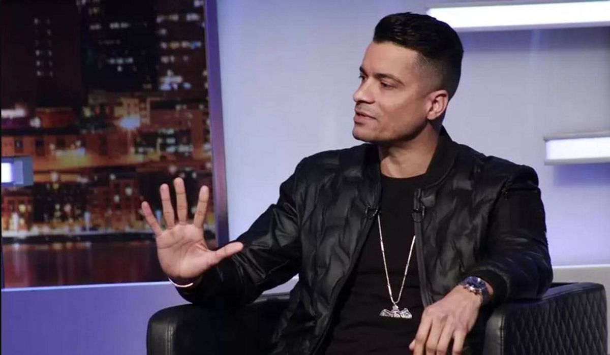 بالفيديو - هكذا اعتذر حسن شاكوش من هاني شاكر وأعضاء النقابة