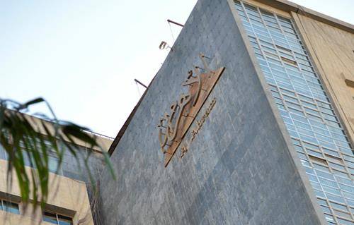 صحافي مصري يشنق نفسه... ورأسه يسقط من مبنى 