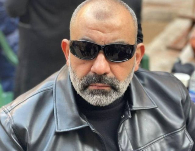 حالته حرجة جداً.. محسن منصور يكشف إصابة والده بوعكة صحية ويطلب الدعاء له