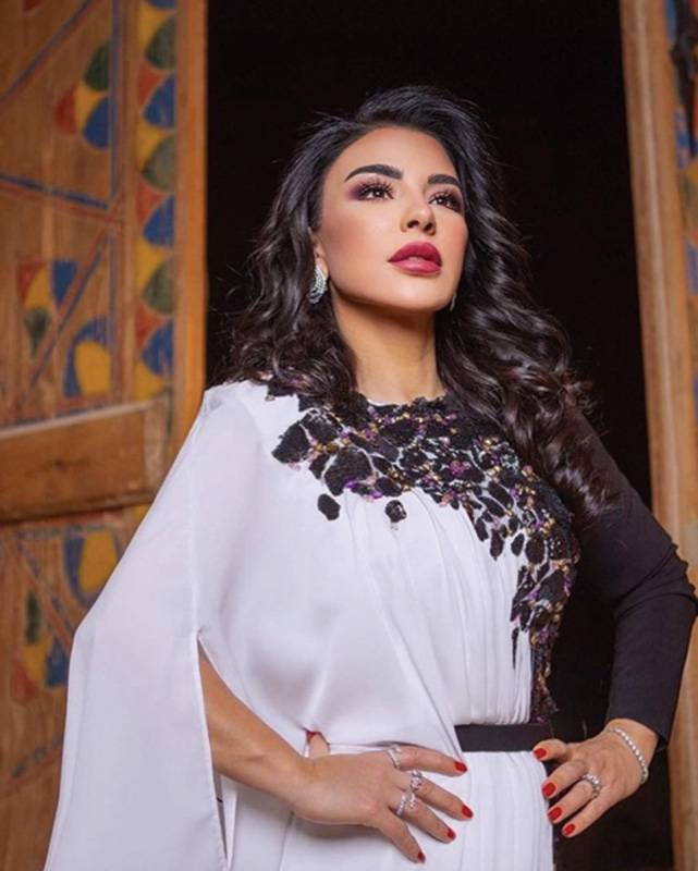 تعلّّمي تطبيق مكياج ماغي بو غصن