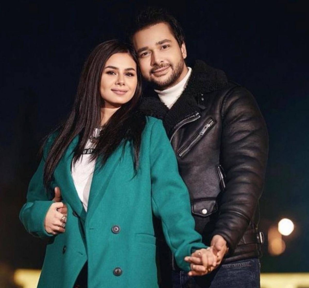 أول ظهور لمنة عرفة وزوجها بعد تراجعهما عن الطلاق... والأخير يعلّق