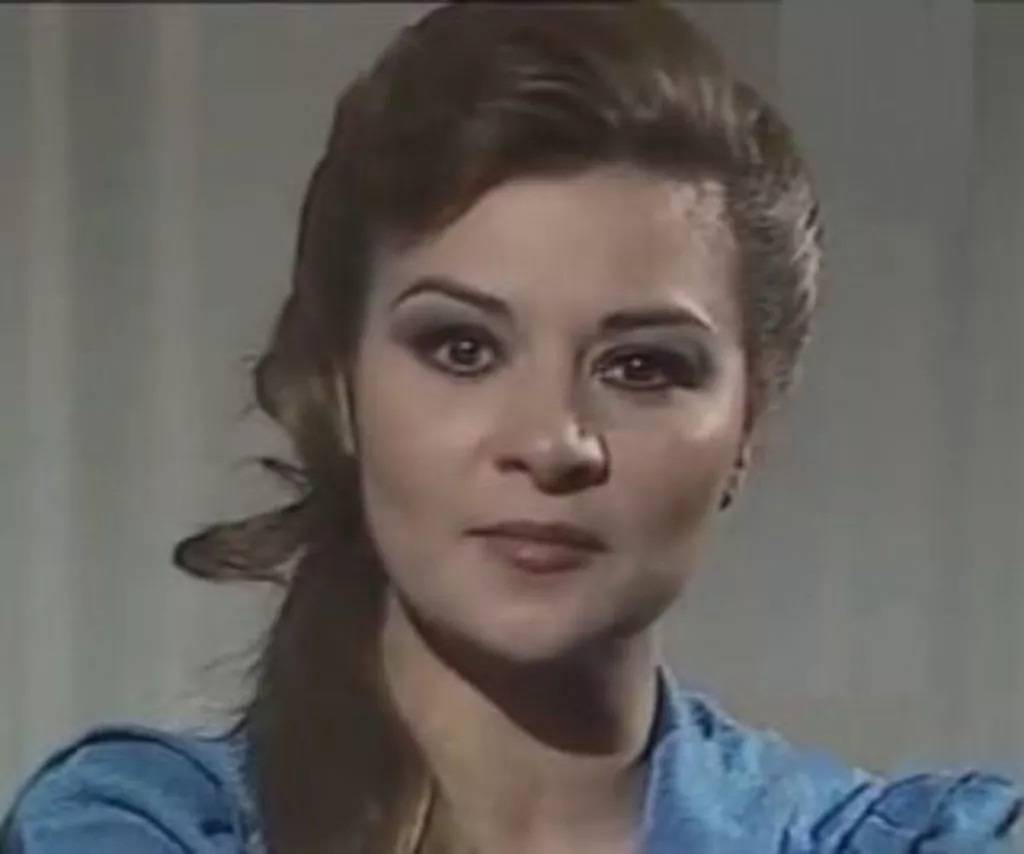 وفاة الفنانة الكبيرة فاطمة مظهر عن عمر 78 عاماً