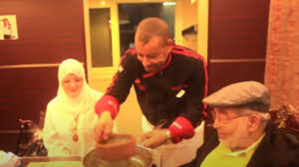 شمس البارودي توضح قصة فيديو ظهورها في أحد المطاعم