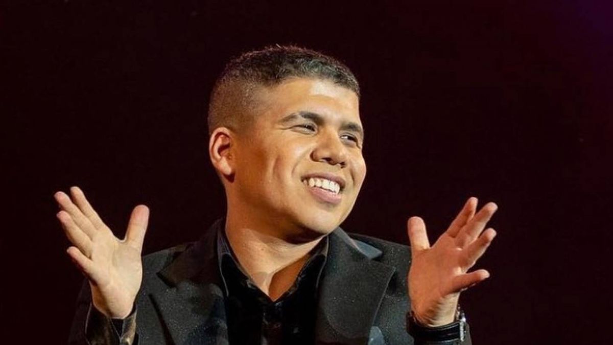 عمر كمال يستعيد ذكريات بداياته بصورة ورسالة لجمهوره